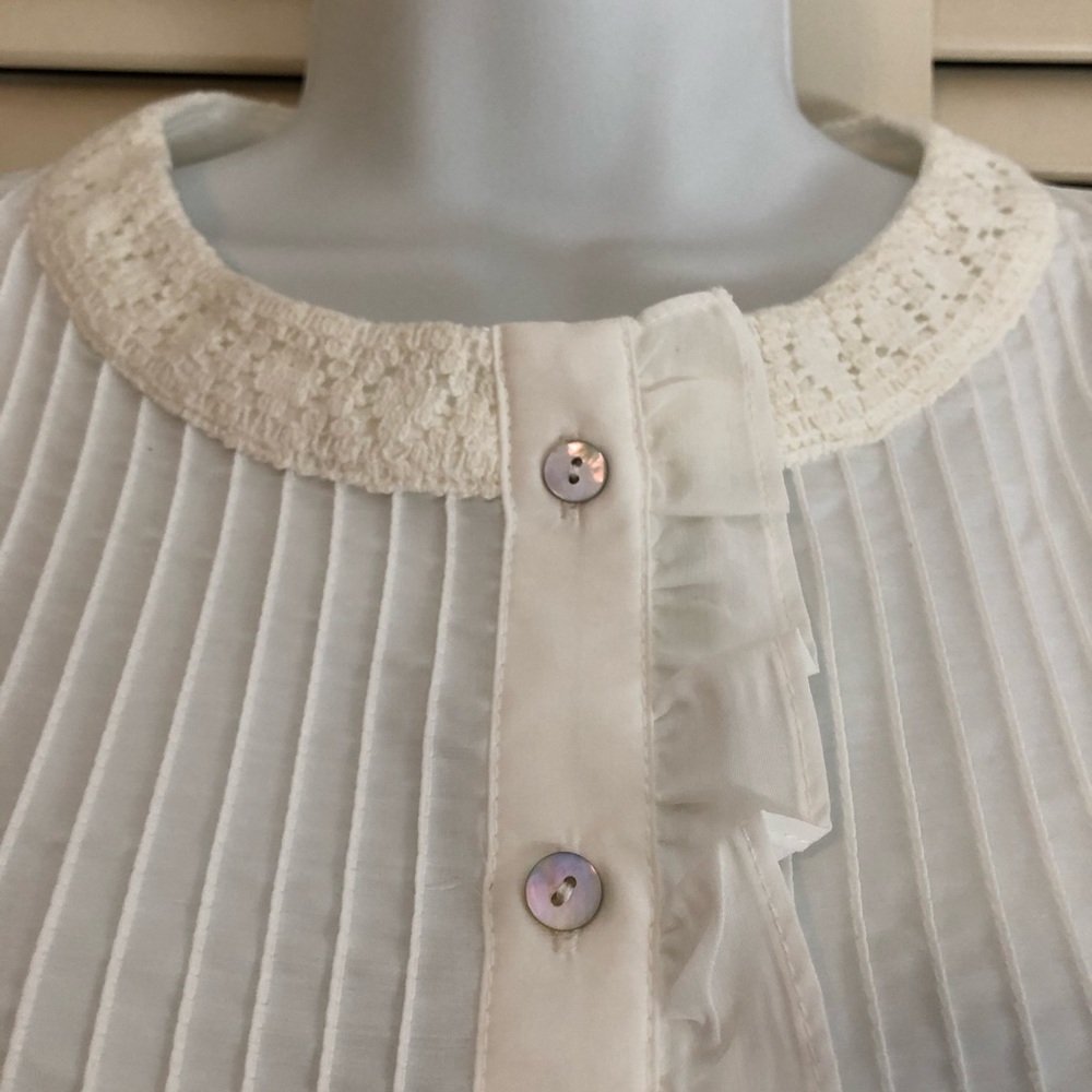 Crochet blouse by Tendency